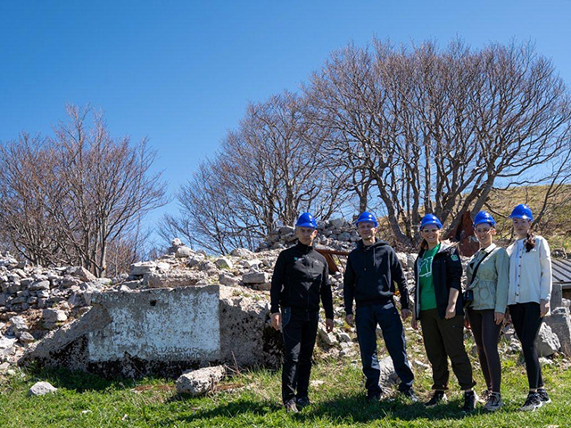 Na Visočici uz ruševine Gojtanova doma                                                                                                                                                                                                                    